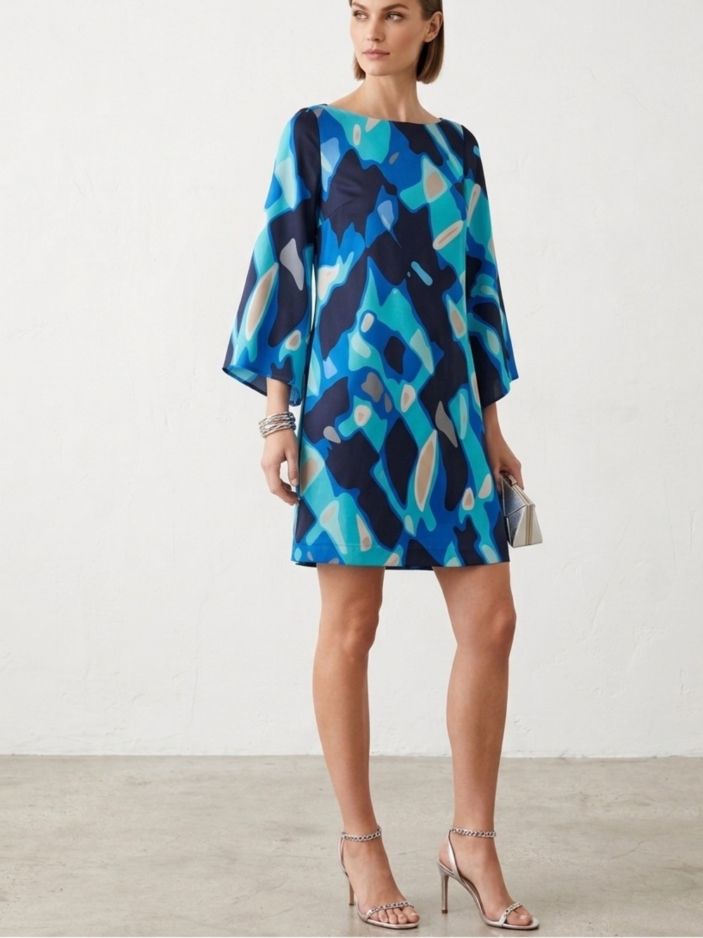 Trina Turk 100% Silk Abstract Shift Dress Size 0 Blue Aqua Bell Sleeve M